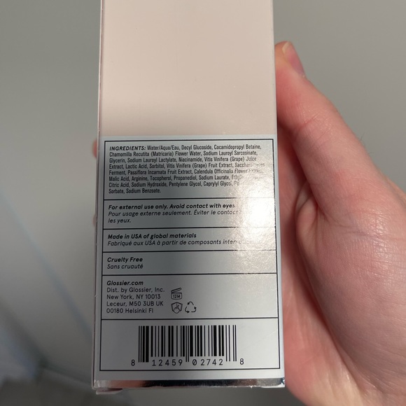 Glossier Cleanser Concentrate - Picture 3 of 3